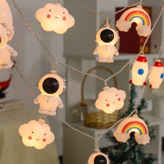 LED lyskæde med astronaut, sky, regnbue og raket 